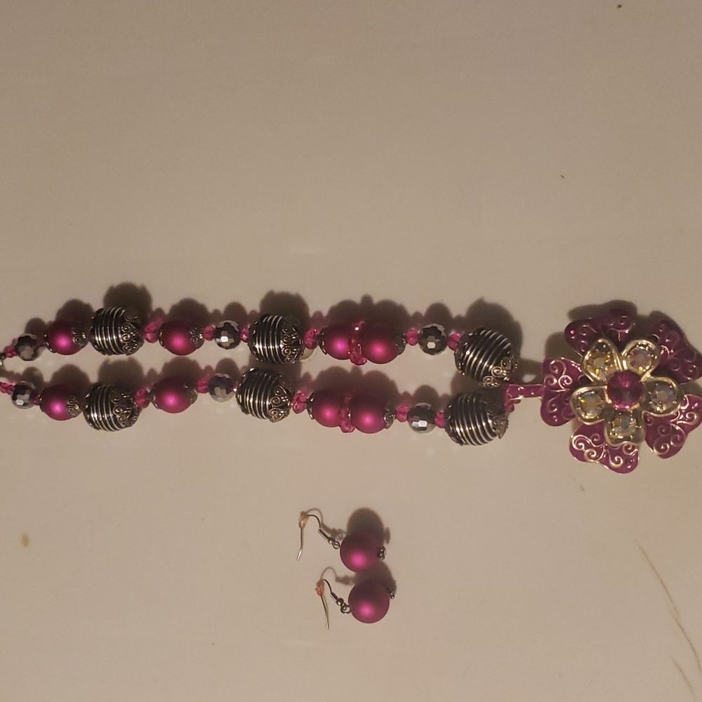 Hot pink sturdy flower necklace with matching pink earrings.
